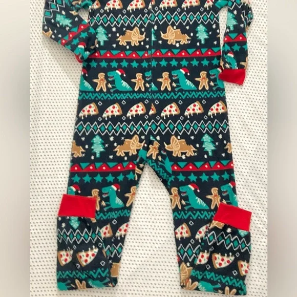 🍕Cat & Jack Christmas Dino🦖 Pajamas One Piece Sz: Small Gingerbread Man Pizza - Picture 4 of 9